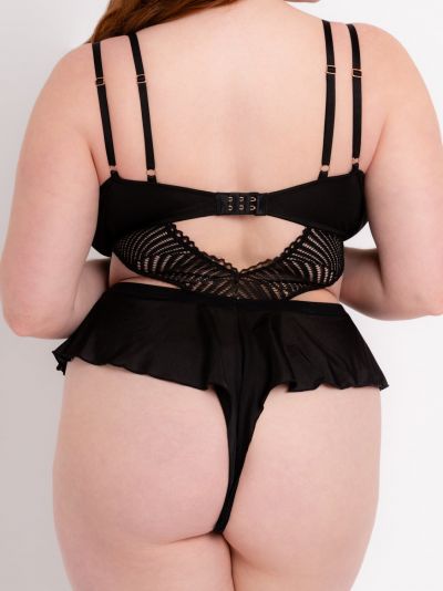 Scantilly by Curvy Kate After Hours -pitsibody Black Kaaritueton body säädettävillä olkaimilla E-L-kuppikolle 36-54 SN-025-327-BLK