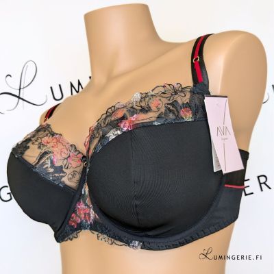 Ava Intense UW Semi Soft -rintaliivit Black Kaarituettu, kolmipalainen puolitopattu balconette. 65-105, D-L AV2121-BLK