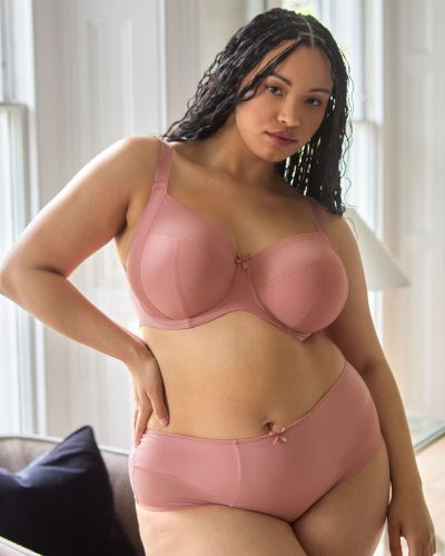 Sculptresse by Panache Bliss Deep Brief -alushousut - Rose Pink Alushousut avarilla jalanteillä ja braziliantyylisellä leikkauksella. L/40 - 5XL/50 10684A-PINK