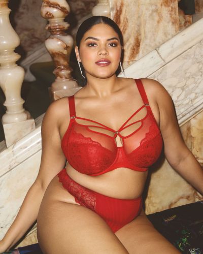 Elomi Brianna UW Plunge -rintaliivit - Haute Red Kaarituettu, kokokuppinen ja toppaamaton plunge-liivi. 70-100, F-O EL8080-HAD