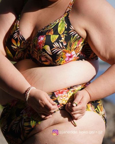 Elomi Tiger Valley UW Plunge -bikiniliivit Black  Kaarituettu edestä avara plungemallinen bikiniliivi. 75-100, F-M ES802302-BLK