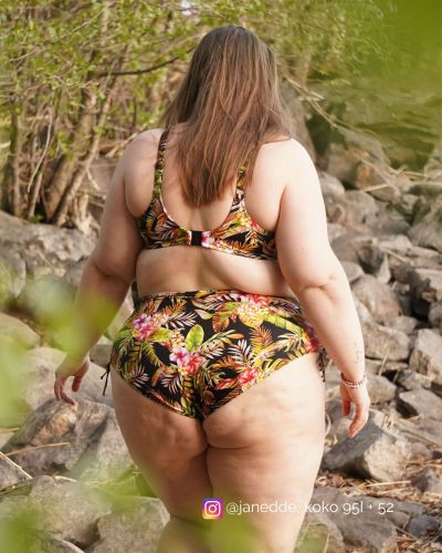 Elomi Tiger Valley UW Plunge -bikiniliivit Black  Kaarituettu edestä avara plungemallinen bikiniliivi. 75-100, F-M ES802302-BLK