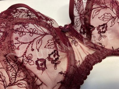 Gaia Lingerie Jasmine/Justine Soft -rintaliivit Burgundy Kaarituettu, toppaamaton lähes täyskuppinen malli 70-105, D-L BS-1035/1031-BUR