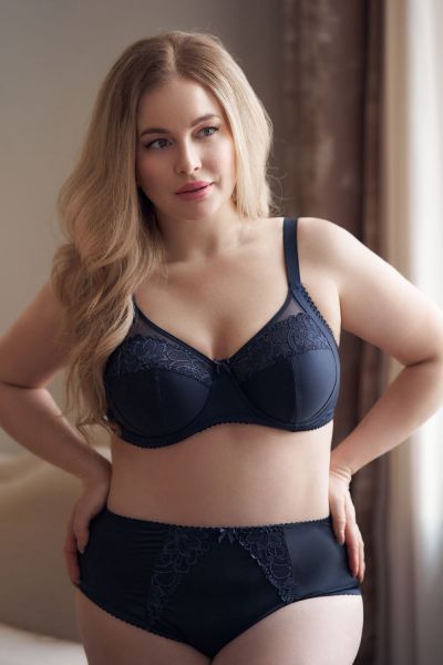 Plaisir Lingerie Grace Soft Full Cup -rintaliivit Nearly Black Kaarituettu, toppaamaton, joustopitsinen täyskuppiliivi 80-110 D-I 1145-18/NEB