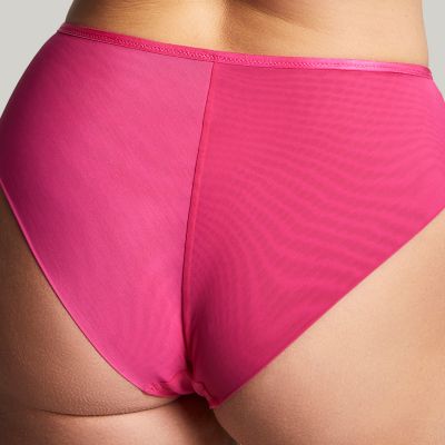 Sculptresse by Panache Harmony Deep Brief -alushousut Hot Pink Korkeavyötäröiset alushousut avarilla jalanteillä ja braziliantyylisellä leikkauksella. 38-50 10834-HOT