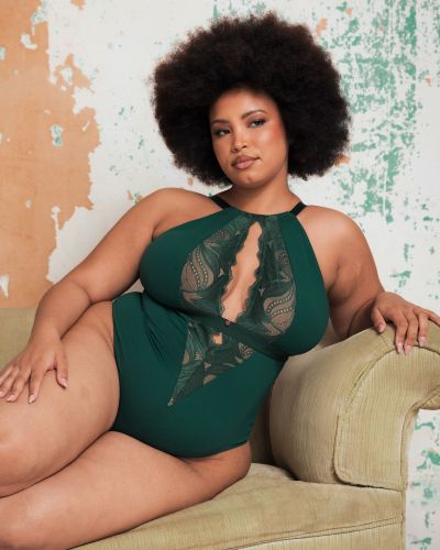 Scantilly by Curvy Kate Indulgence in Lace -pitsibody Emerald Green Kaaritueton body säädettävillä olkaimilla E-L-kuppikolle. S/36-38 - 3XL/56-58 ST-010704-EMD