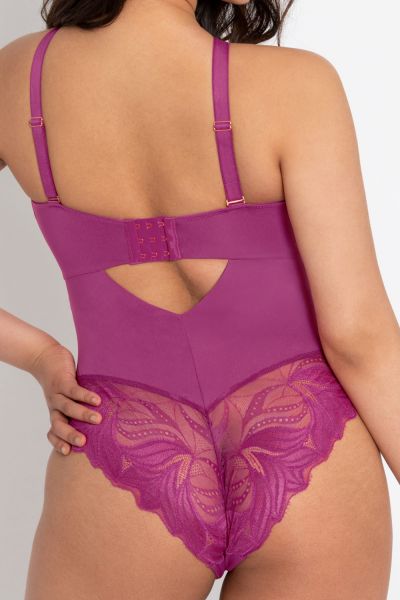 Scantilly by Curvy Kate Indulgence in Lace -pitsibody Orchid-Latte Kaaritueton body säädettävillä olkaimilla E-L-kuppikolle 36-54 ST-010-704-ORC-LAE