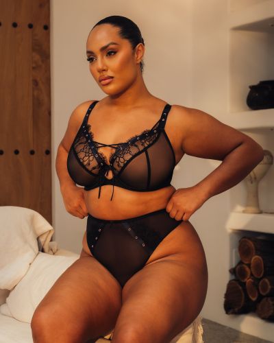 Scantilly by Curvy Kate Laced Up UW Soft Plunge -rintaliivit - Black Kaarituettu, toppaamaton meshliivi näyttävillä yksityiskohdilla. 65-95, E-O ST053101-BLK