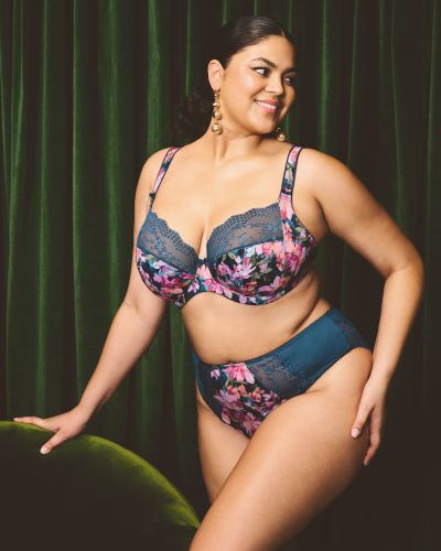 Elomi Lucie High Leg -alushousut Teal Floral Midihousu normaalikorkealla vyötäröllä, korkealle leikatut jalansuut. M/40 - 4XL/50 EL4498-TOL