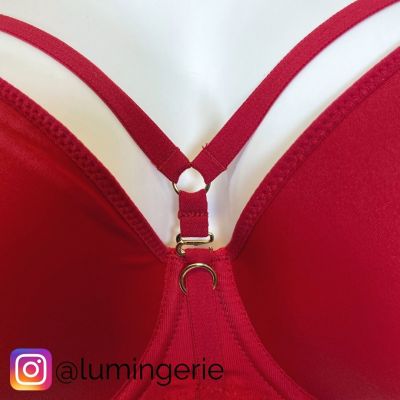 Freya Temptress Plunge -rintaliivit Cherry Kaarituettu, syväänuurrettu plunge-malli, jossa saumattomat ja muotoonprässätyt kupit ja irrotettavat koristeet 60-85, D-J AA400131-CHR