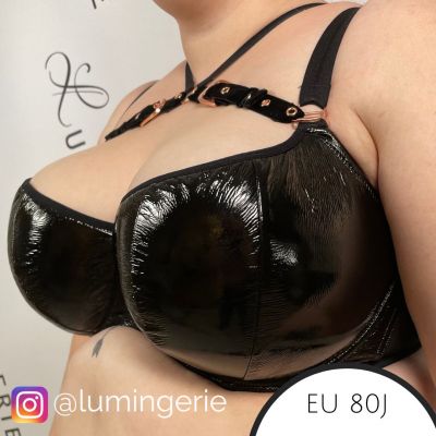 Scantilly by Curvy Kate Buckle Up Padded Half Cup -rintaliivit Black Kaarituettu, kevyesti topattu puolikuppinen balconette 65-85, E-L ST-015-105-BLK