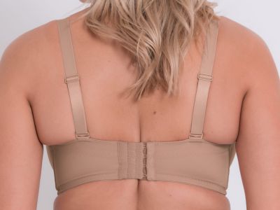 Curvy Kate Luxe *updated* olkaimettomat/multiway-rintaliivit Latte Kaarituettu, kevyesti topattu olkaimeton/multiwayliivi. 65-90 D-M CK2601-LAT