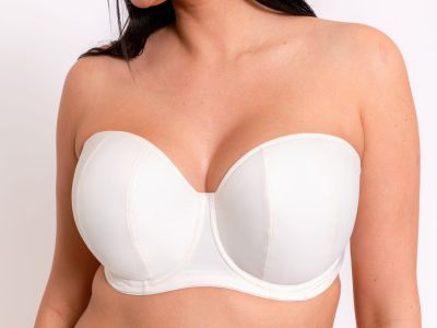 Curvy Kate Luxe *updated* olkaimettomat/multiway-rintaliivit Pearl Ivory Kaarituettu, kevyesti topattu olkaimeton/multiwayliivi. 65-90 D-M CK2601-PIV