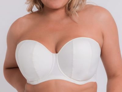 Curvy Kate Luxe *updated* olkaimettomat/multiway-rintaliivit Pearl Ivory Kaarituettu, kevyesti topattu olkaimeton/multiwayliivi. 65-90 D-M CK2601-PIV