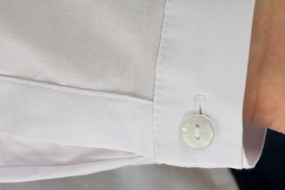 Urkye Minimal pitkähihainen paitapusero valkoinen Muotoonommeltu ja vartalonmyötäinen pitkähihainen paitapusero 36-46 1/2 ja 2/3 KO-006-BIA-2021