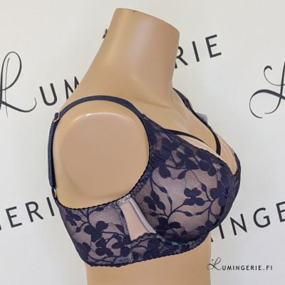 Nessa Ana UW Soft -rintaliivit Navy & Beige Kaarituettu, toppaamaton liivi kaksikerroksisilla mesh- ja joustopitsikupeilla. 65-100, E-O ANA-550-NAY