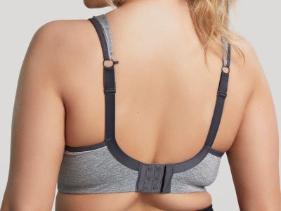 Sculptresse by Panache Sculptresse Sport 9441 urheilurintaliivit Charcoal Marl Kaarituettu, toppaamaton urheiluliivi, jossa olkaimissa racerback-mahdollisuus 75-105, D-K SCU-9441-CML