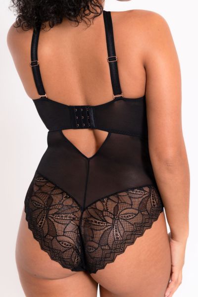 Scantilly by Curvy Kate Opulence -pitsibody Black Kaaritueton body säädettävillä olkaimilla E-L-kuppikolle. 36-54 ST-038-704-BLK