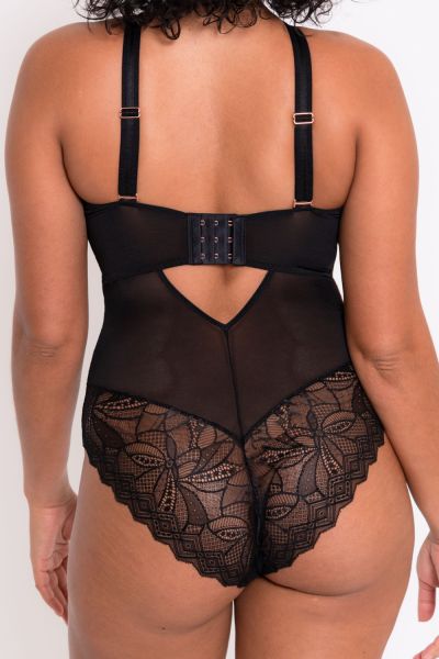 Scantilly by Curvy Kate Opulence -pitsibody Black Kaaritueton body säädettävillä olkaimilla E-L-kuppikolle. 36-54 ST-038-704-BLK