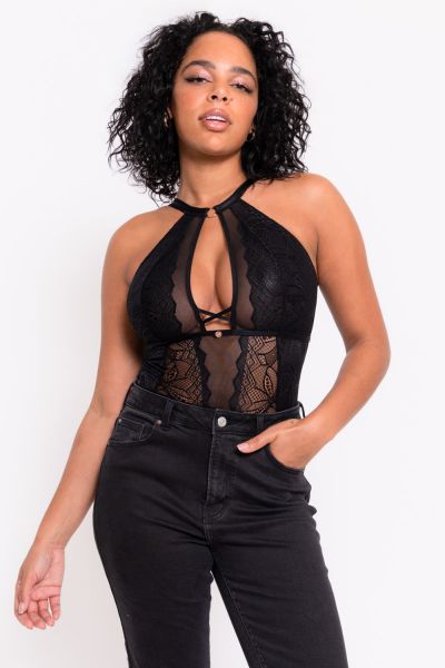 Scantilly by Curvy Kate Opulence -pitsibody Black Kaaritueton body säädettävillä olkaimilla E-L-kuppikolle. 36-54 ST-038-704-BLK