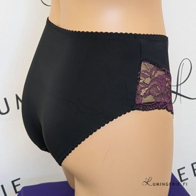 Plaisir Lingerie Beate-midialushousut Black & Merlot Normaalikorkeat alushousut Beate-sarjaan. 42-54 144-32/MRL