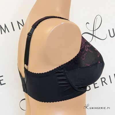 Plaisir Lingerie Beate UW Soft Full Cup -rintaliivit Black & Merlot Kaarituettu, toppaamaton, joustopitsinen täyskuppiliivi. 80-110 D-H 619431-32/MRL