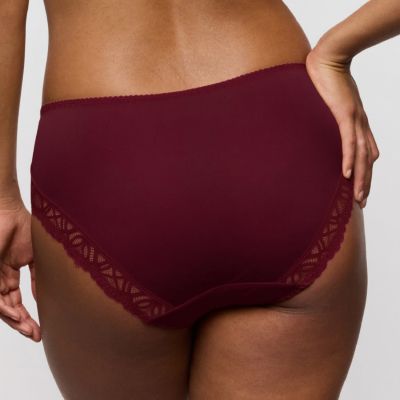 Primadonna Salerno Full Brief -alushousut - Evening Red Pitsikoristellut alushousut Salerno-sarjaan. M/40- 5XL/52 0563531-EVR