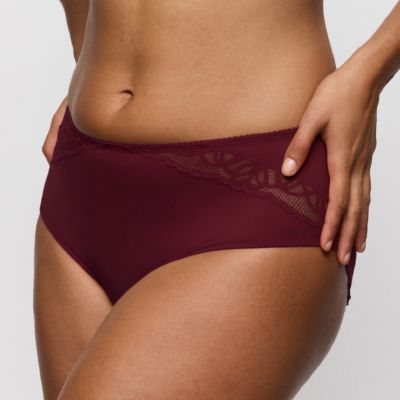 Primadonna Salerno Full Brief -alushousut - Evening Red Pitsikoristellut alushousut Salerno-sarjaan. M/40- 5XL/52 0563531-EVR