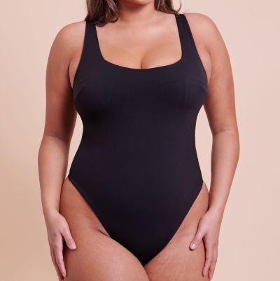 Curvy Kate Smoothie NW Stretch -body - Black Kaaritueton, kuppikokomitoitettu body stringtakaosalla. 65-90 E/F - O/P CK111704-BLK