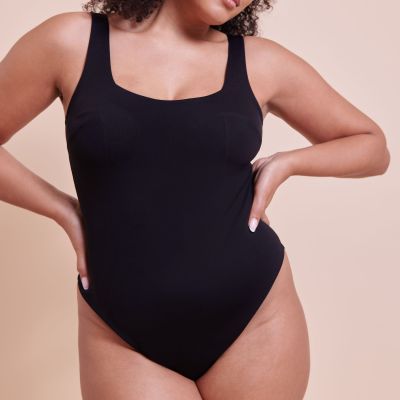 Curvy Kate Smoothie NW Stretch -body - Black Kaaritueton, kuppikokomitoitettu body stringtakaosalla. 65-90 E/F - O/P CK111704-BLK