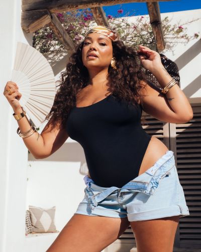 Curvy Kate Smoothie NW Stretch -body - Black Kaaritueton, kuppikokomitoitettu body stringtakaosalla. 65-90 E/F - O/P CK111704-BLK