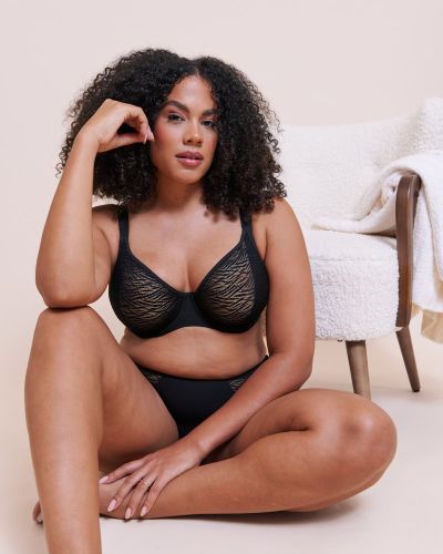 Curvy Kate Smoothie Lace UW NP Moulded Balcony -rintaliivit - Black Kaarituettu, saumaton joustopitsinen t-paitaliivi saumattomalla takaosalla. 65-105, E-M CK-106103-BLK