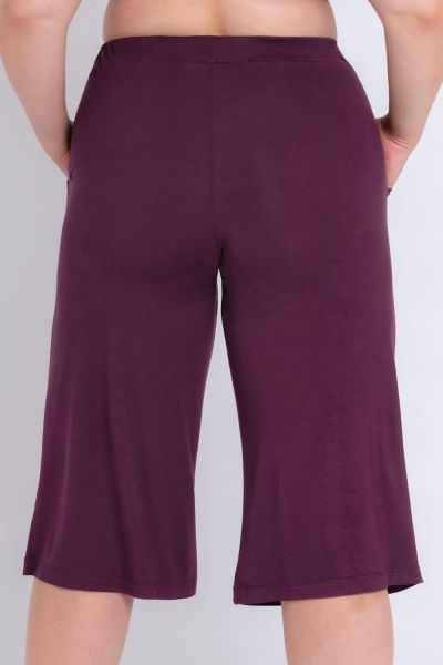 Curvy Kate Softease Cropped Pant -pyjamahousut Fig Leveälahkeiset vajaamittaiset pyjama- ja oleskeluhousut. 36-50 CN-054-328-FIG