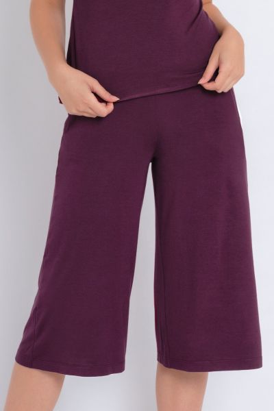 Curvy Kate Softease Cropped Pant -pyjamahousut Fig Leveälahkeiset vajaamittaiset pyjama- ja oleskeluhousut. 36-50 CN-054-328-FIG