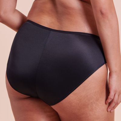 Curvy Kate Spotlight Full Brief -alushousut Black Normaalivyötäröinen housu hieman kevennetyllä takaosalla. S/34-36 - 2XL/50 CK115220-BLK
