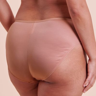 Curvy Kate Spotlight Full Brief -alushousut Latte Normaalivyötäröinen housu hieman kevennetyllä takaosalla. S/34-36 - 2XL/50 CK115220-LAE