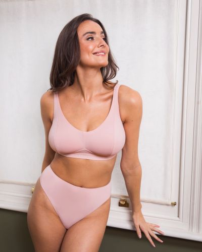 Curvy Kate Zen NW Soft -bralette Blush Pink Kaaritueton bralette säädettävillä olkaimilla. 65-90 E/F - M/N CK093110-BHP