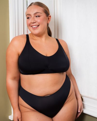 Curvy Kate Zen NW Soft -bralette Black Kaaritueton bralette säädettävillä olkaimilla. 65-90 E/F - M/N CK093110-BLK